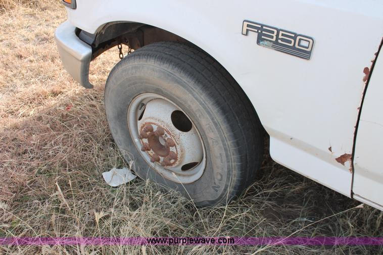 image for item O9358 1995 Ford F350 XL pickup truck