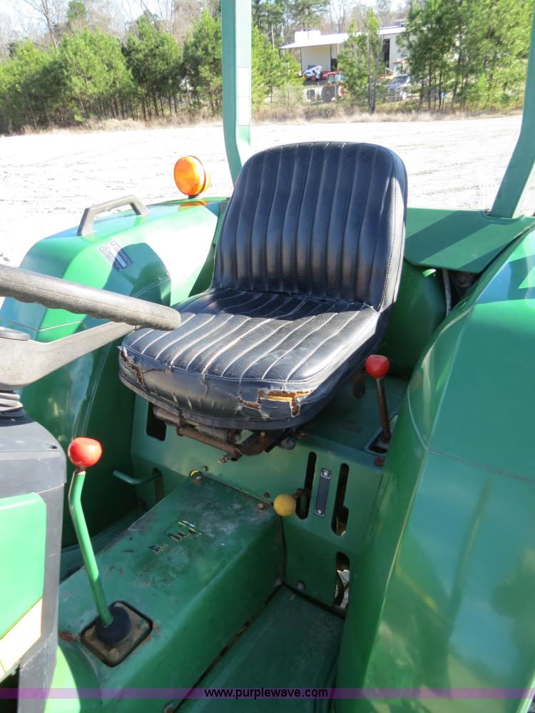 image for item S9532 1998 John Deere 870 tractor