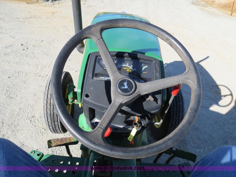 image for item S9532 1998 John Deere 870 tractor