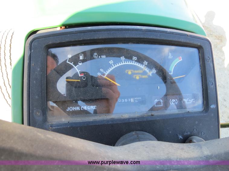 image for item S9532 1998 John Deere 870 tractor