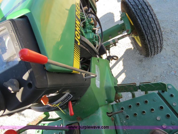 image for item S9532 1998 John Deere 870 tractor