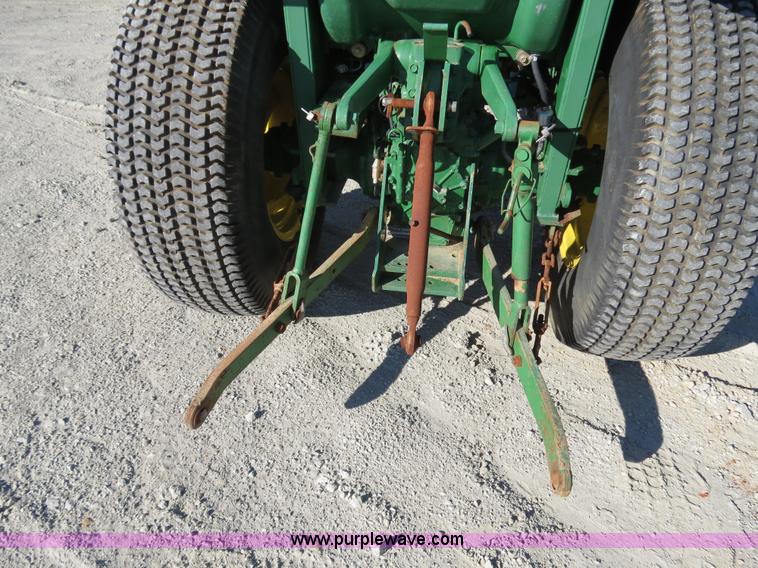 image for item S9532 1998 John Deere 870 tractor