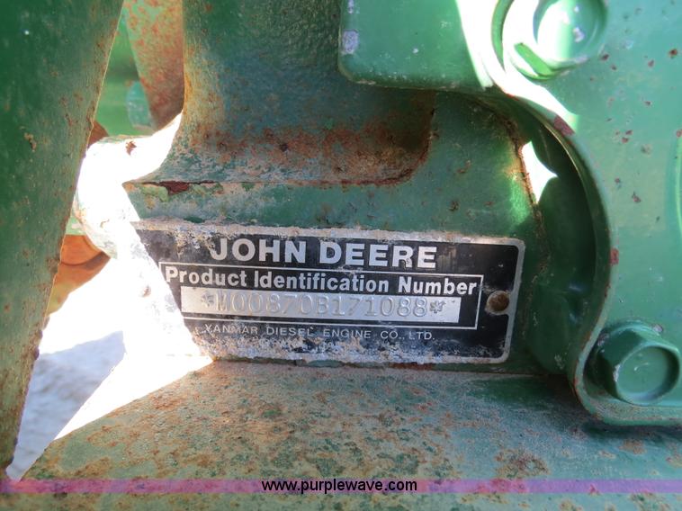image for item S9532 1998 John Deere 870 tractor