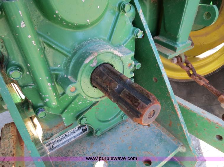 image for item S9532 1998 John Deere 870 tractor