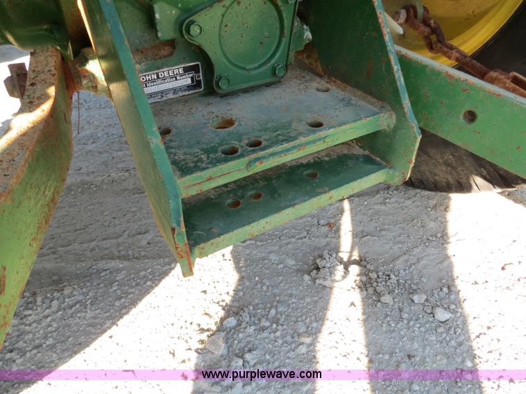 image for item S9532 1998 John Deere 870 tractor