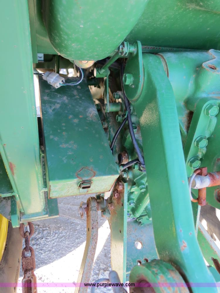 image for item S9532 1998 John Deere 870 tractor