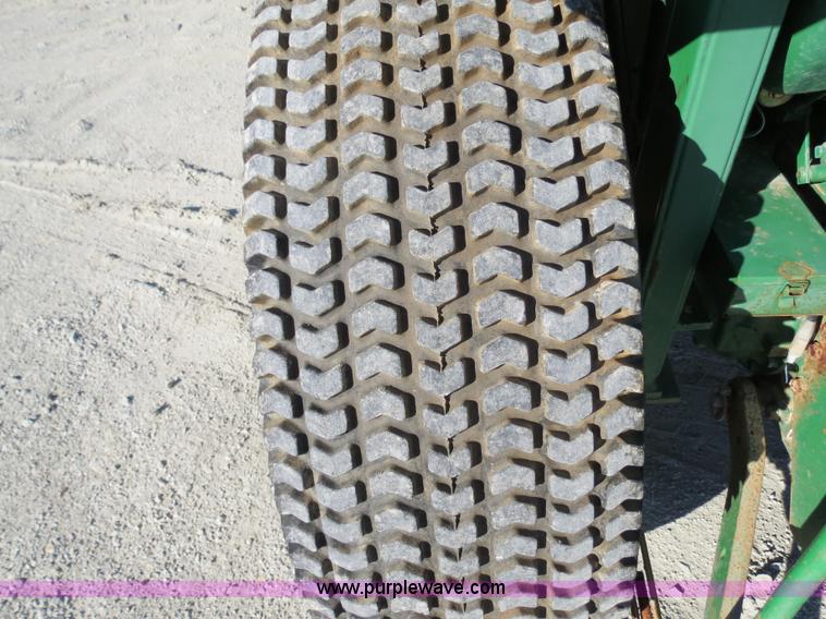 image for item S9532 1998 John Deere 870 tractor