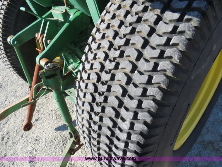 image for item S9532 1998 John Deere 870 tractor