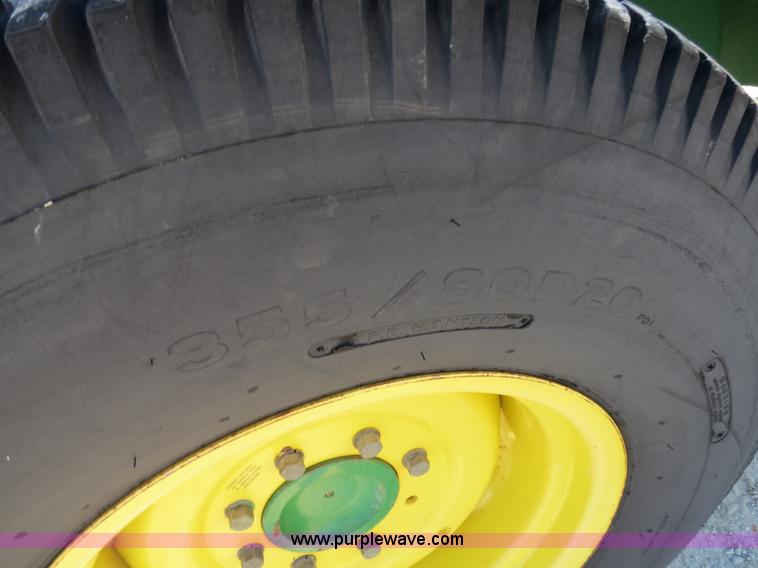 image for item S9532 1998 John Deere 870 tractor