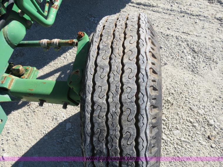 image for item S9532 1998 John Deere 870 tractor