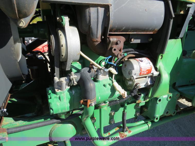 image for item S9532 1998 John Deere 870 tractor