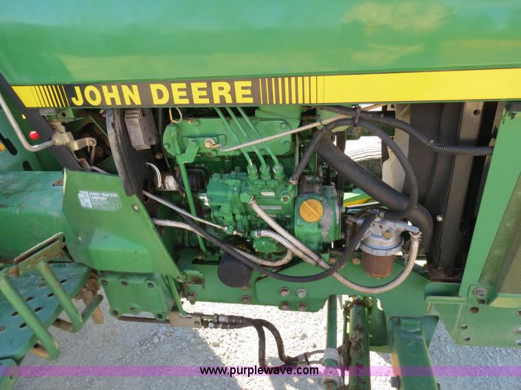 image for item S9532 1998 John Deere 870 tractor
