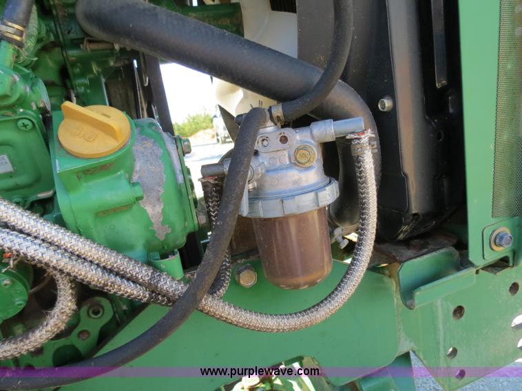 image for item S9532 1998 John Deere 870 tractor