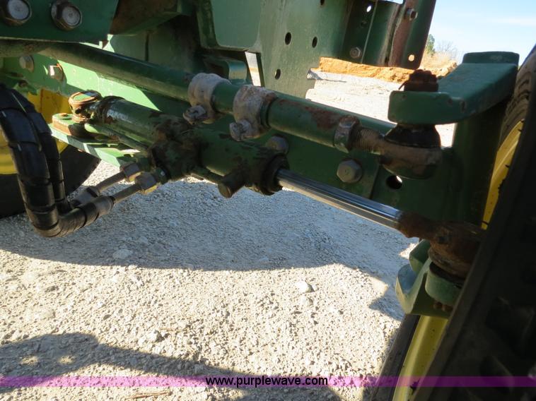 image for item S9532 1998 John Deere 870 tractor