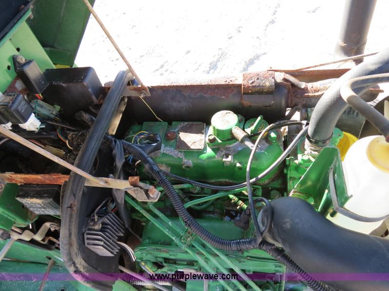 image for item S9532 1998 John Deere 870 tractor