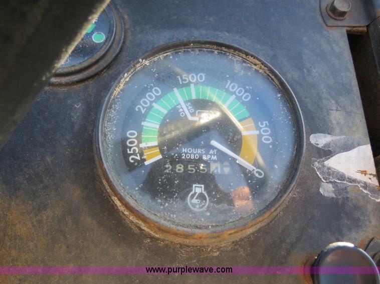 image for item S9533 1977 Massey Fergusen 245 tractor