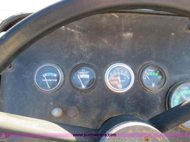 image for item S9533 1977 Massey Fergusen 245 tractor