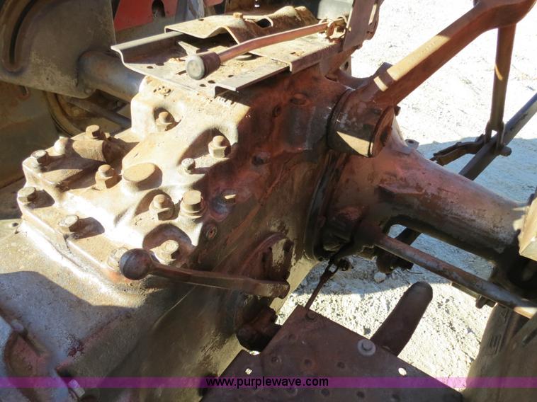 image for item S9533 1977 Massey Fergusen 245 tractor