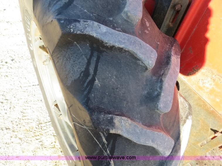 image for item S9533 1977 Massey Fergusen 245 tractor