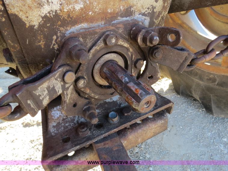 image for item S9533 1977 Massey Fergusen 245 tractor