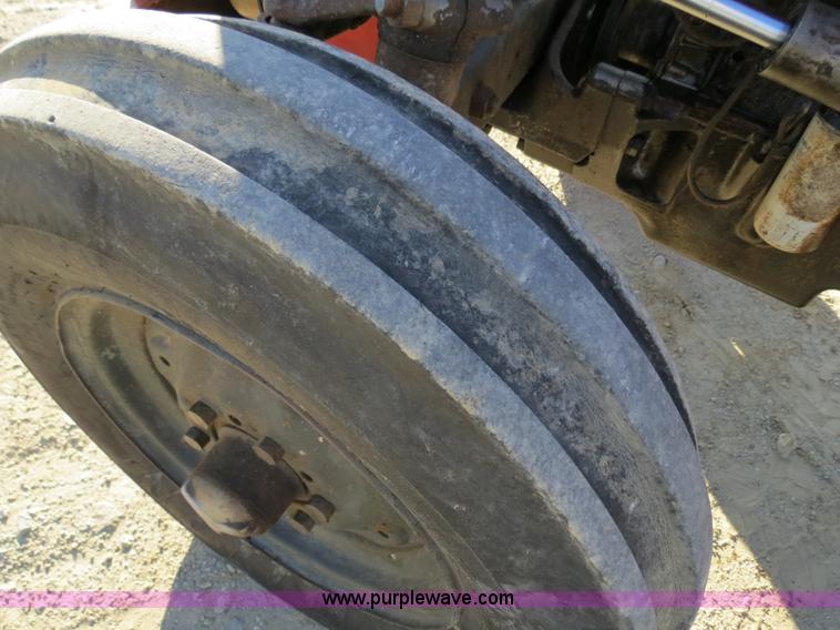 image for item S9533 1977 Massey Fergusen 245 tractor