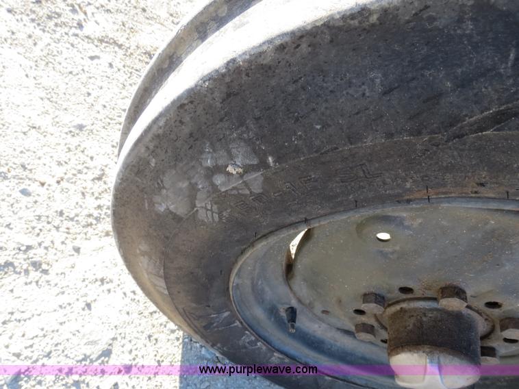 image for item S9533 1977 Massey Fergusen 245 tractor