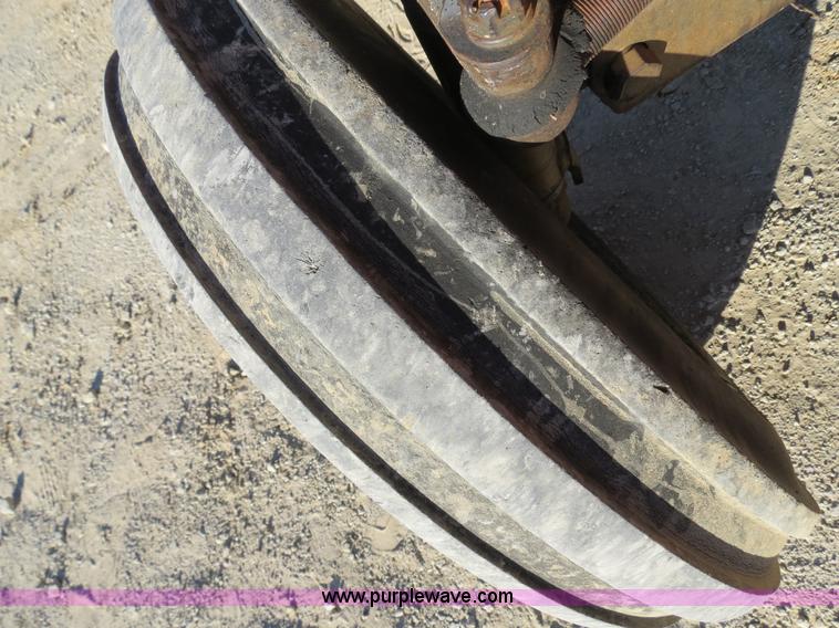 image for item S9533 1977 Massey Fergusen 245 tractor