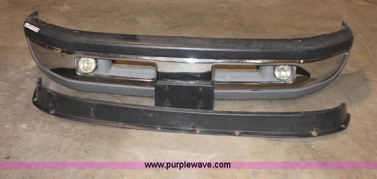 image for item V9025 1996 Dodge Ram 2500 front bumper