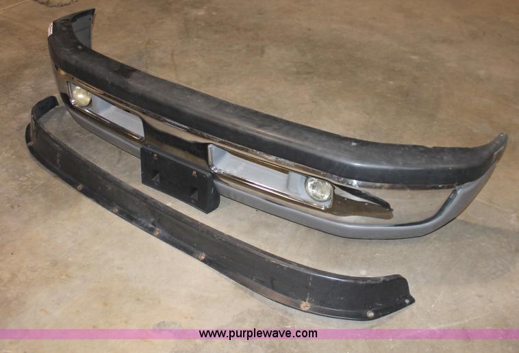image for item V9025 1996 Dodge Ram 2500 front bumper