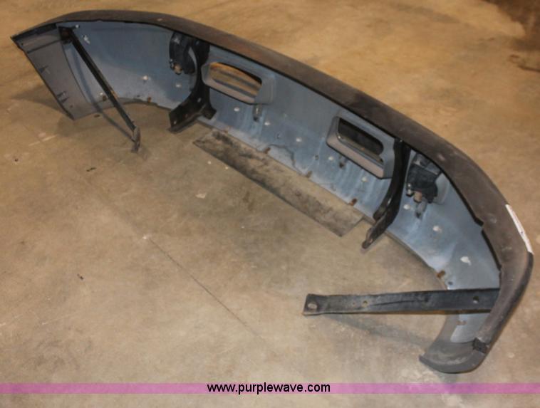 image for item V9025 1996 Dodge Ram 2500 front bumper