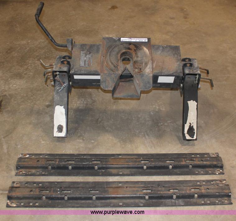 image for item V9026 Reese fifth wheel hitch