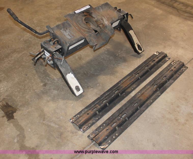 image for item V9026 Reese fifth wheel hitch