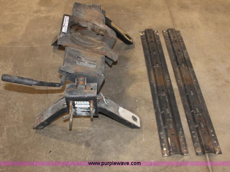 image for item V9026 Reese fifth wheel hitch