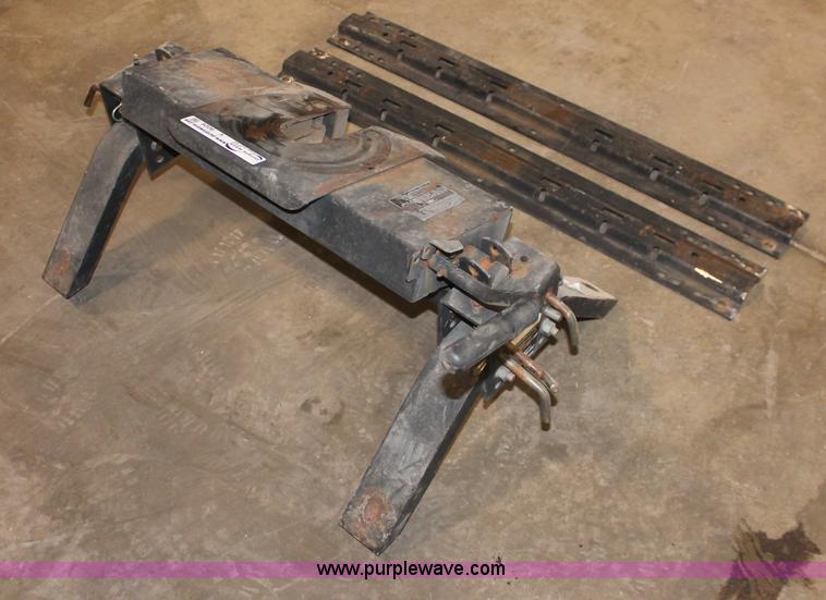 image for item V9026 Reese fifth wheel hitch