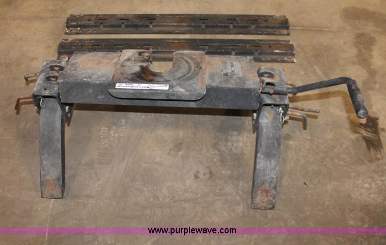 image for item V9026 Reese fifth wheel hitch