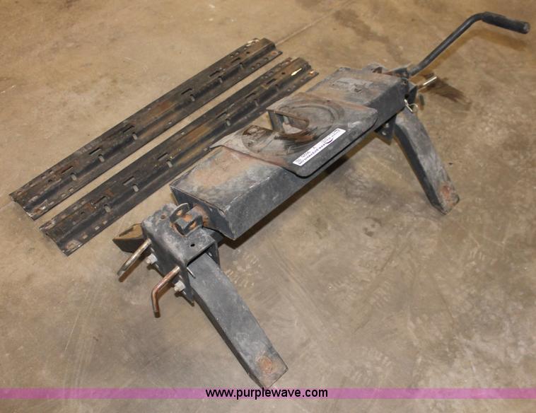 image for item V9026 Reese fifth wheel hitch