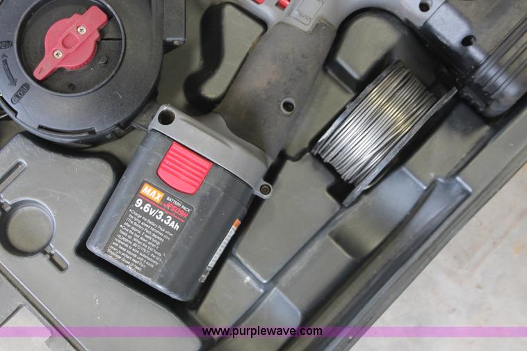 image for item V9044 *Assorted tools