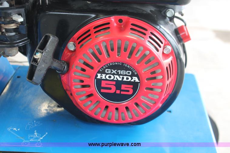 image for item V9047 Bluebird P18 seeder