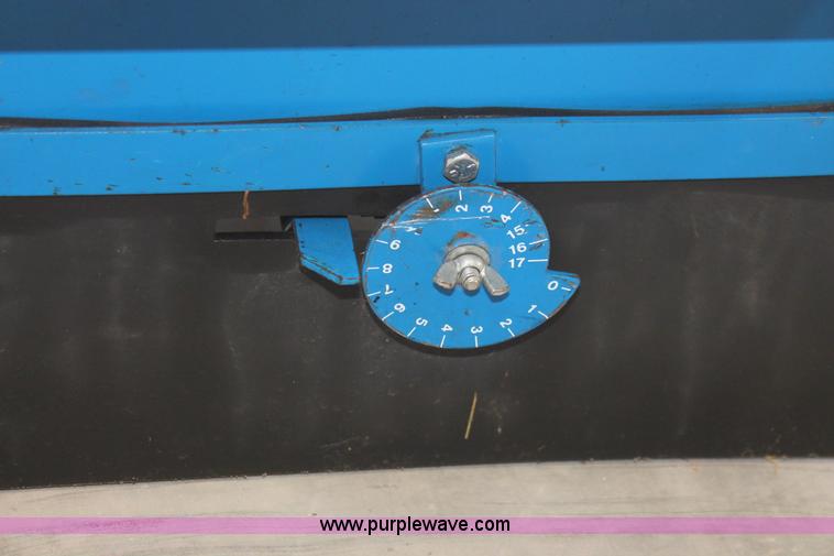 image for item V9047 Bluebird P18 seeder