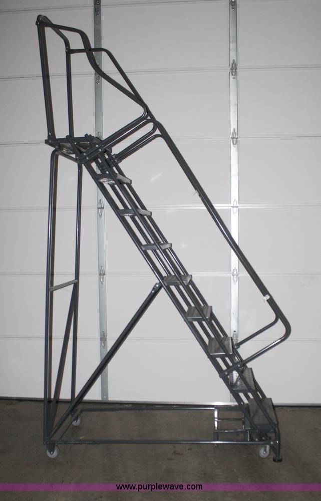 image for item V9528 Portable walkway ladder