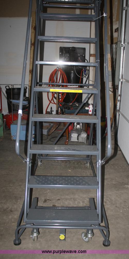 image for item V9528 Portable walkway ladder
