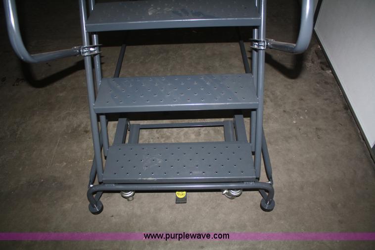 image for item V9528 Portable walkway ladder