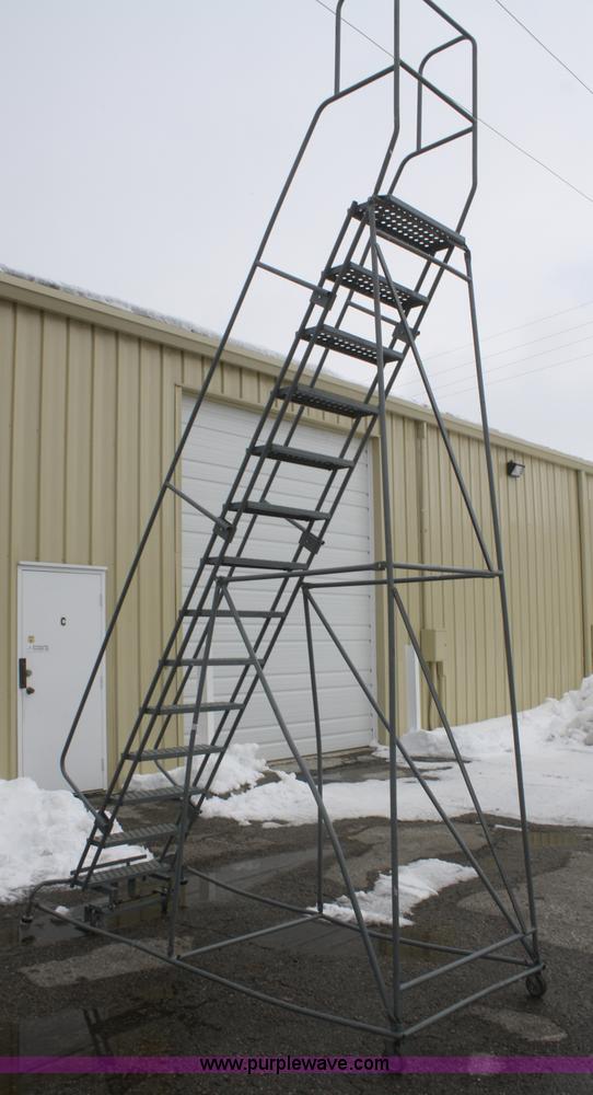 image for item V9550 Portable walkway ladder