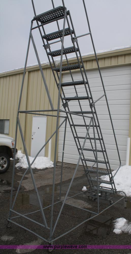 image for item V9550 Portable walkway ladder