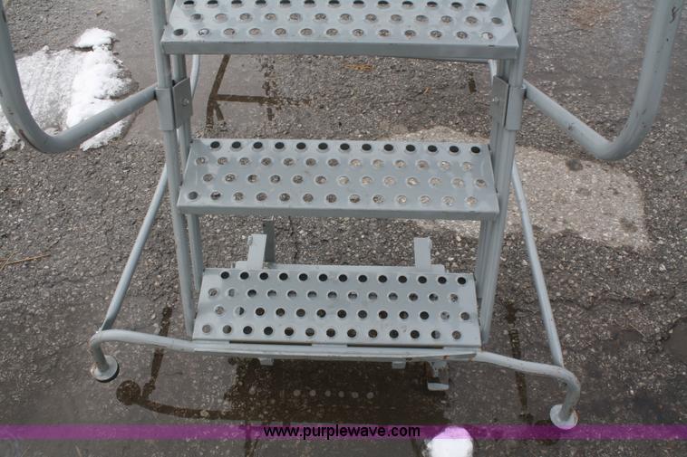 image for item V9550 Portable walkway ladder