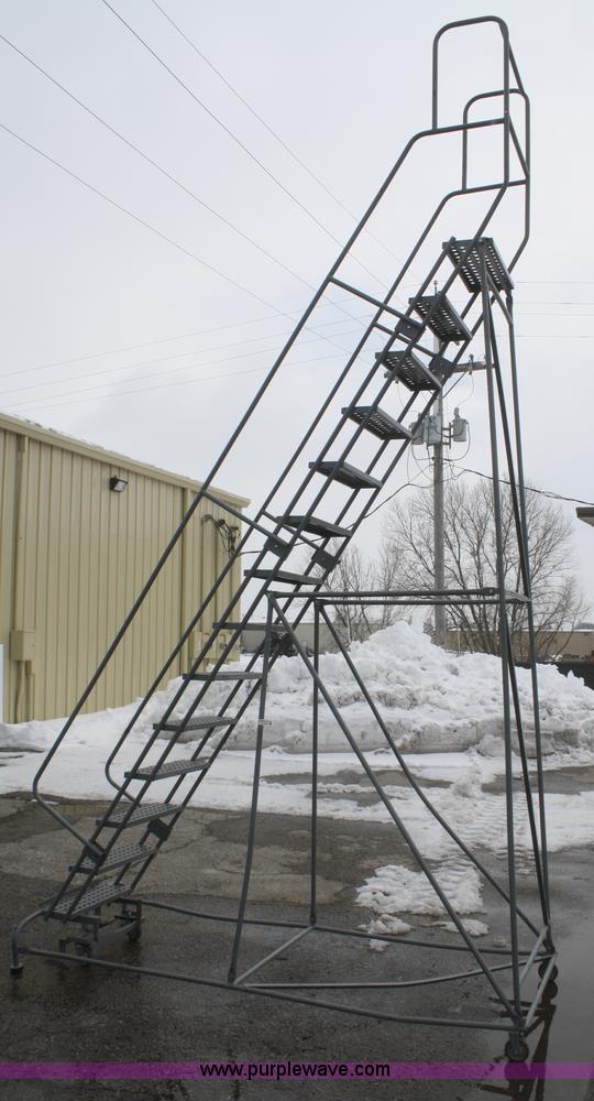 image for item V9551 Portable walkway ladder