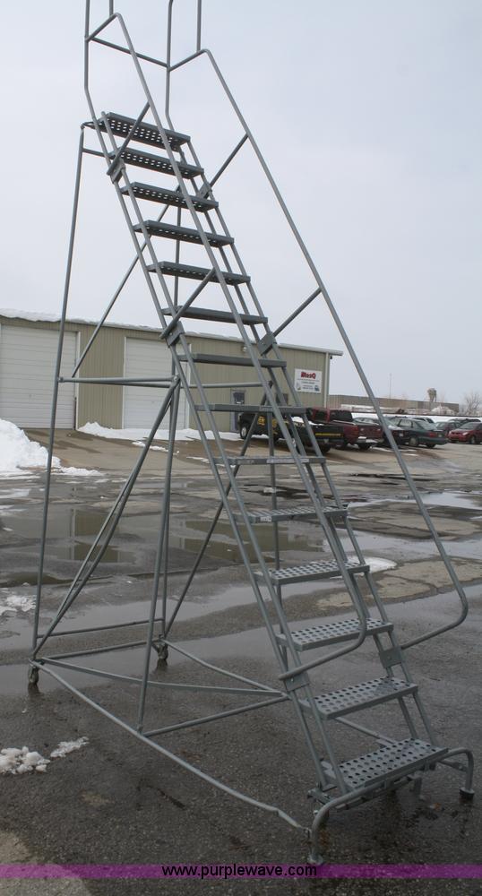 image for item V9551 Portable walkway ladder