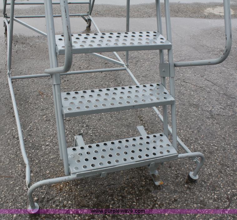 image for item V9551 Portable walkway ladder