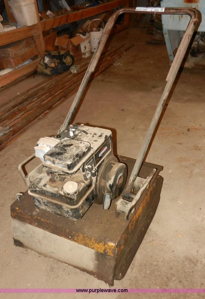 image for item X9662 Vibratory plate compactor