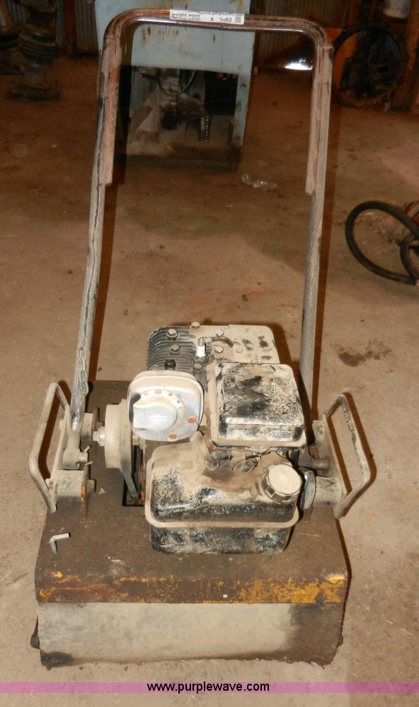 image for item X9662 Vibratory plate compactor